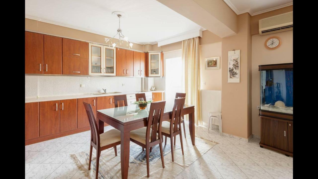Third Floor Lux Apartment With Nice View เทสซาโลนิกิ ภายนอก รูปภาพ